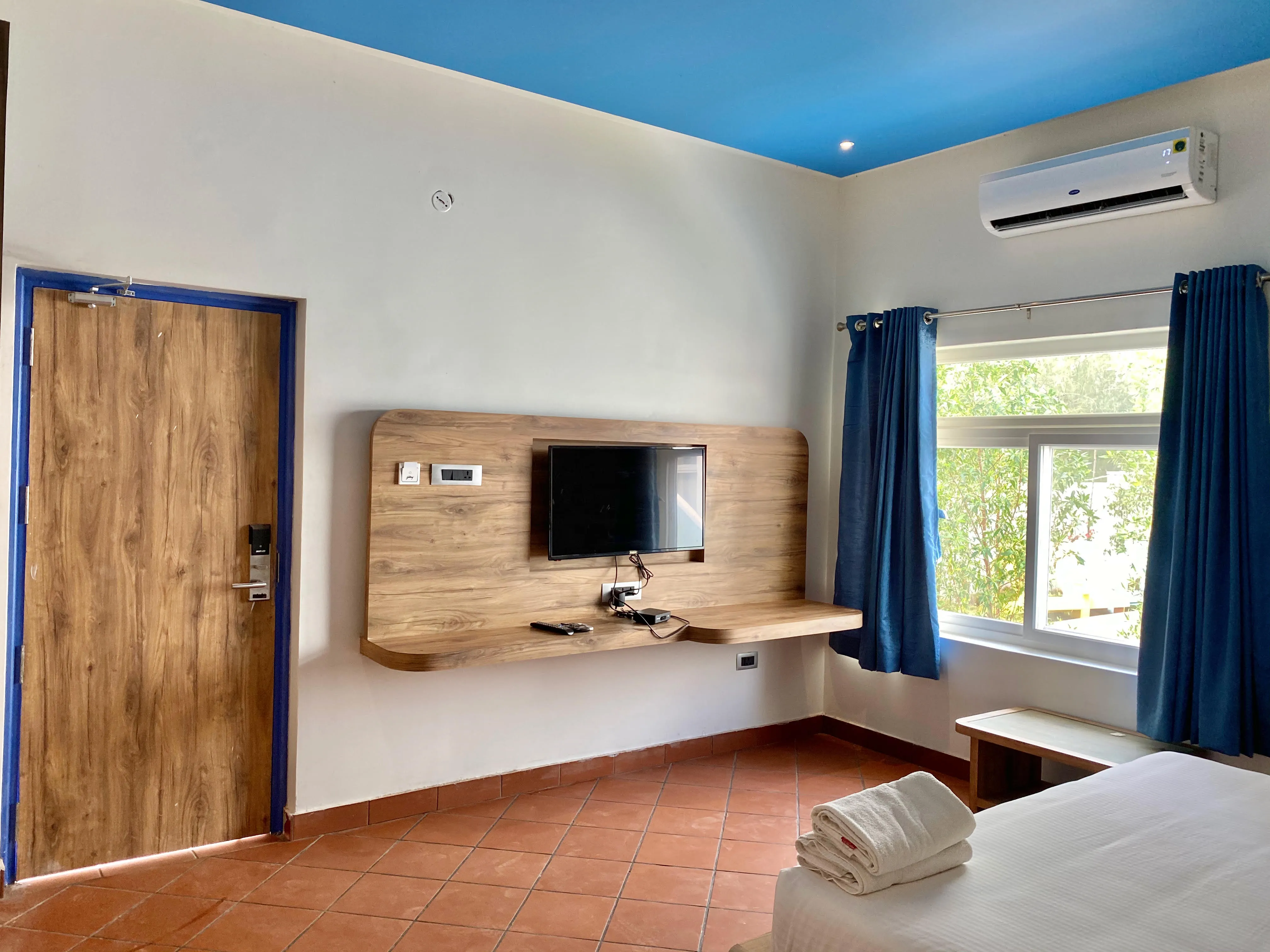 Garden View Room in Riviera Beach Resorts