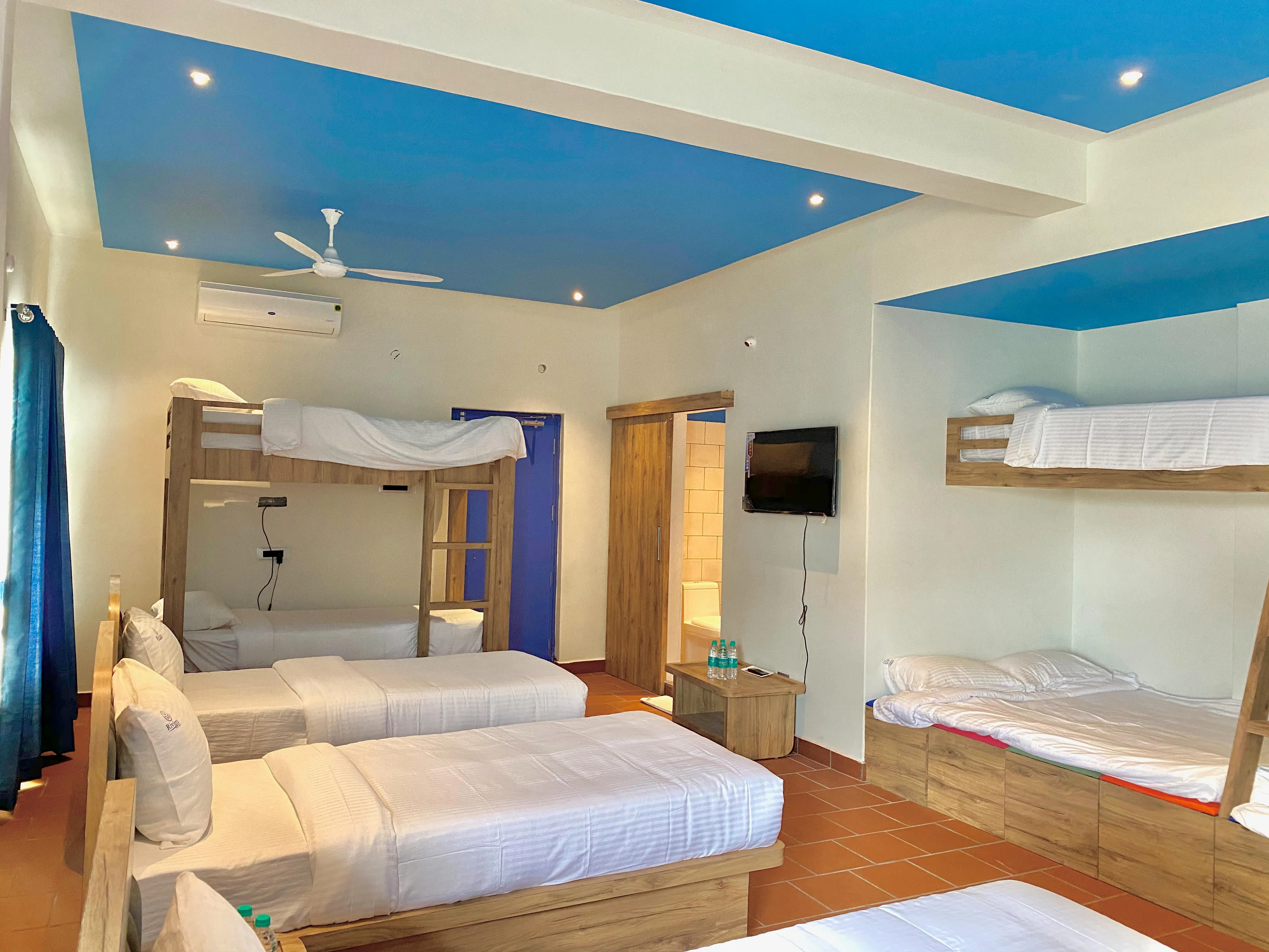 Family Suite Room in Riviera Beach Resorts